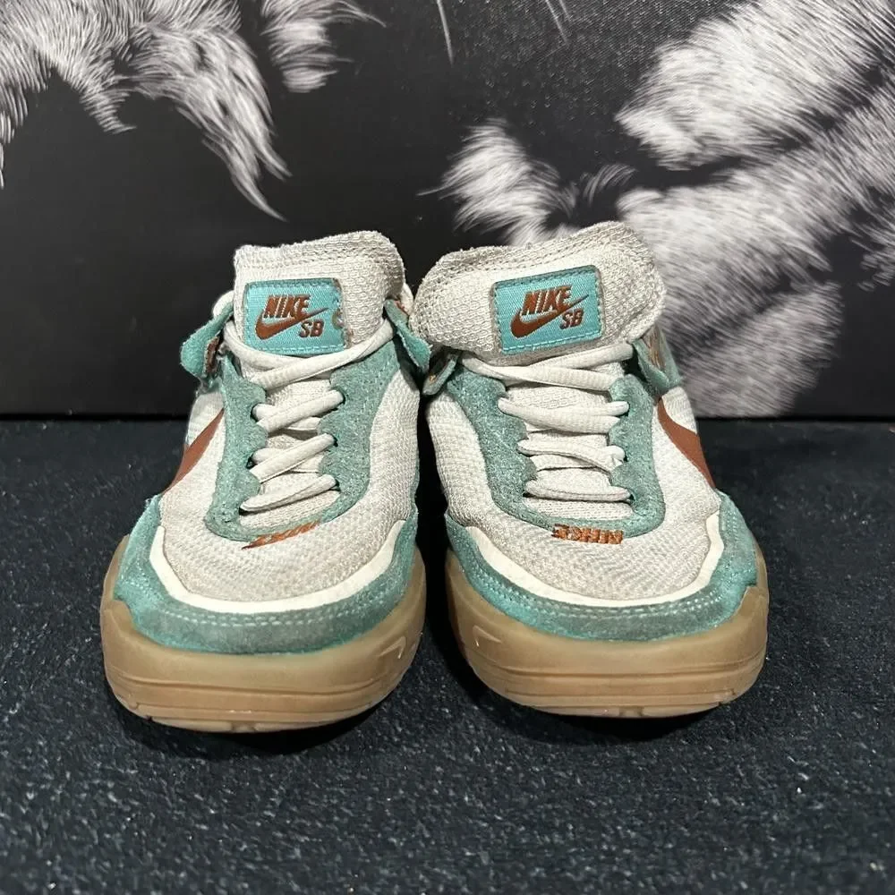 Nike SB Day One FN4210-301 Athletic Sneaker Boys 1Y Green Suede Skateboarding